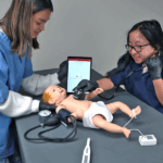 Simulateur de soins infirmiers BEBES SOINS VITAUX – Image 3